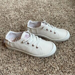 Womens Roxy Bayshore Plus Slip-On Casual Shoe - White